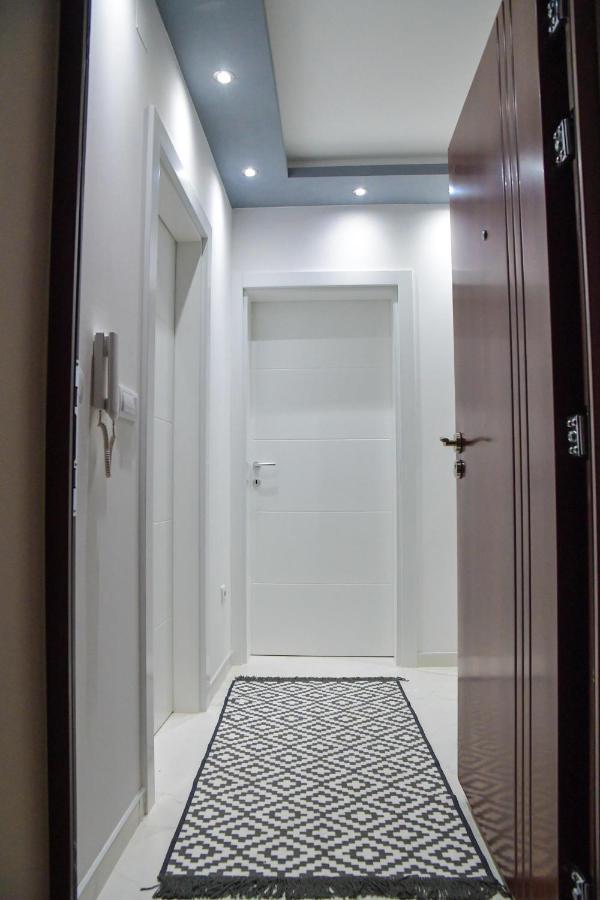 Apartman Nina สเรมสกา มิโตรวิตซา ภายนอก รูปภาพ